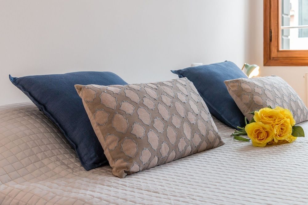 Venezia Spirito Santo Canal View Apartment, 2 Bedrooms 9