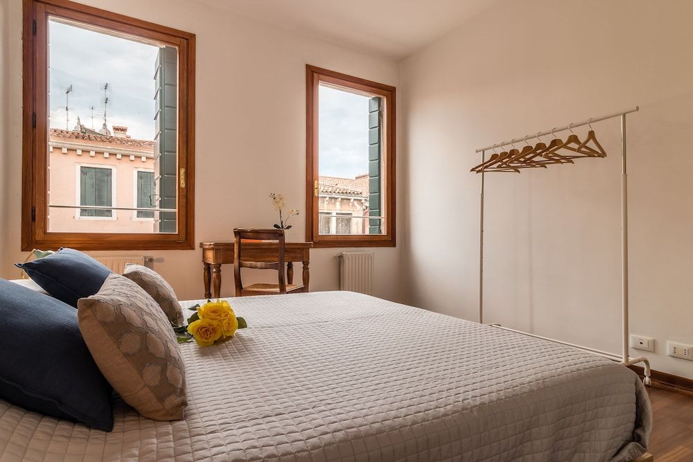 Venezia Spirito Santo Canal View Apartment, 2 Bedrooms 7