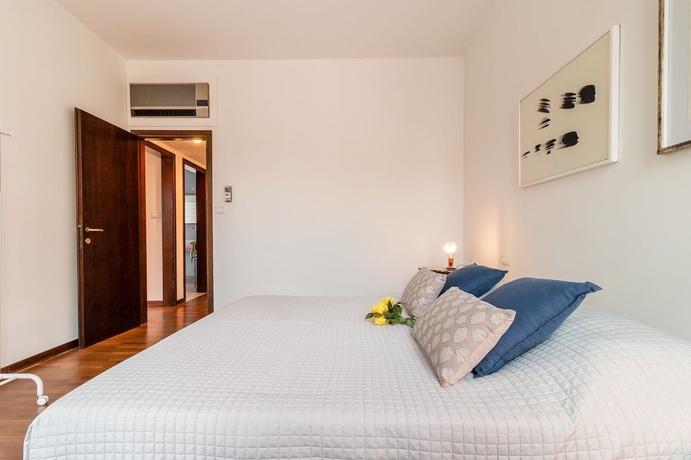 Venezia Spirito Santo Canal View Apartment, 2 Bedrooms 6