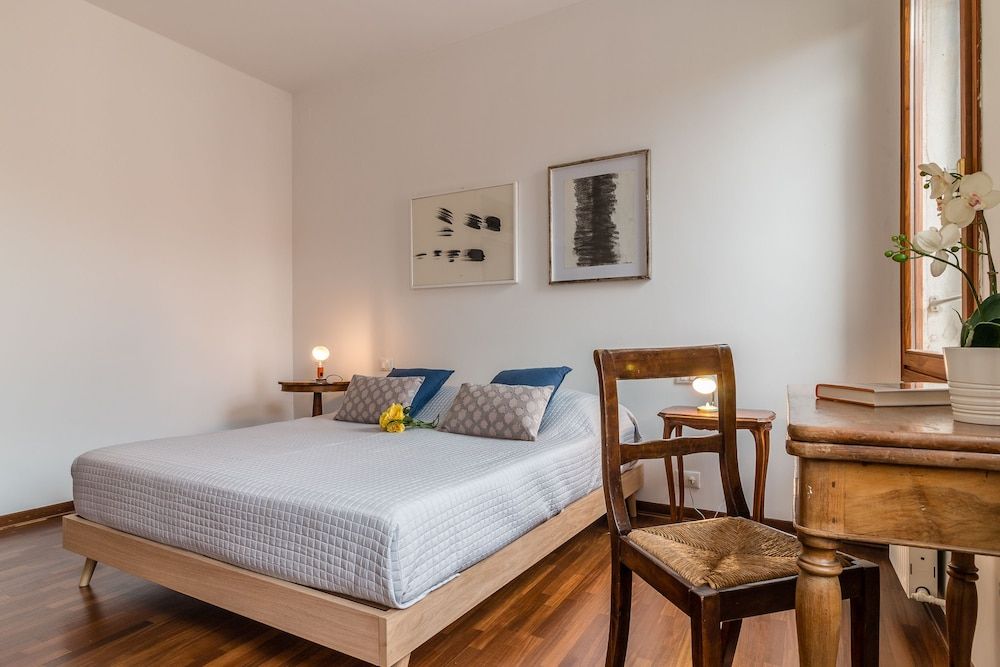 Venezia Spirito Santo Canal View Apartment, 2 Bedrooms 4