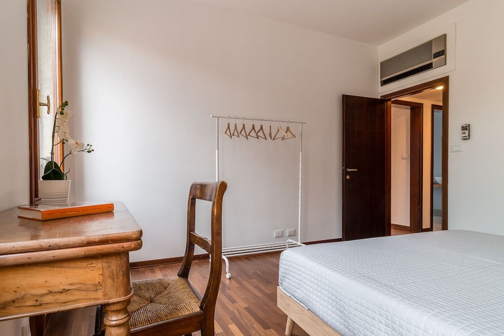 Venezia Spirito Santo Canal View Apartment, 2 Bedrooms 8