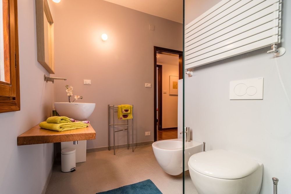 Venezia Spirito Santo Canal View Apartment, 2 Bedrooms 15