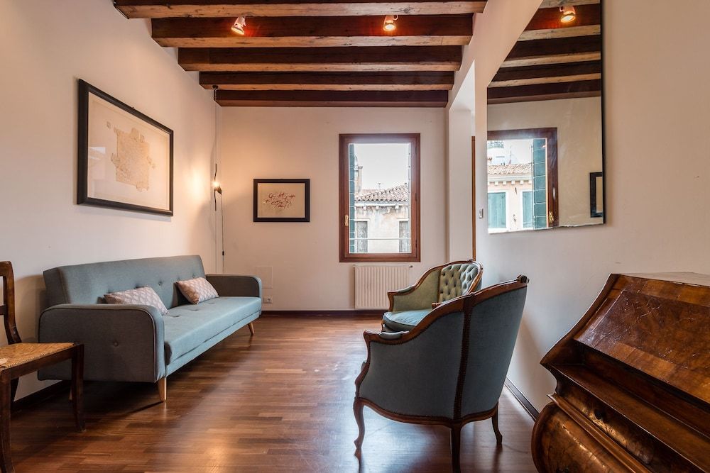 Venezia Spirito Santo Canal View Apartment, 2 Bedrooms 25