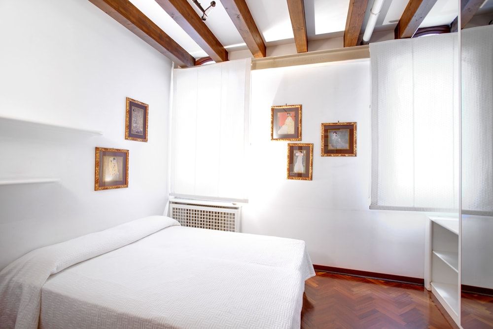 Marzo 22 - WR Apartments Apartment, 2 Bedrooms 8