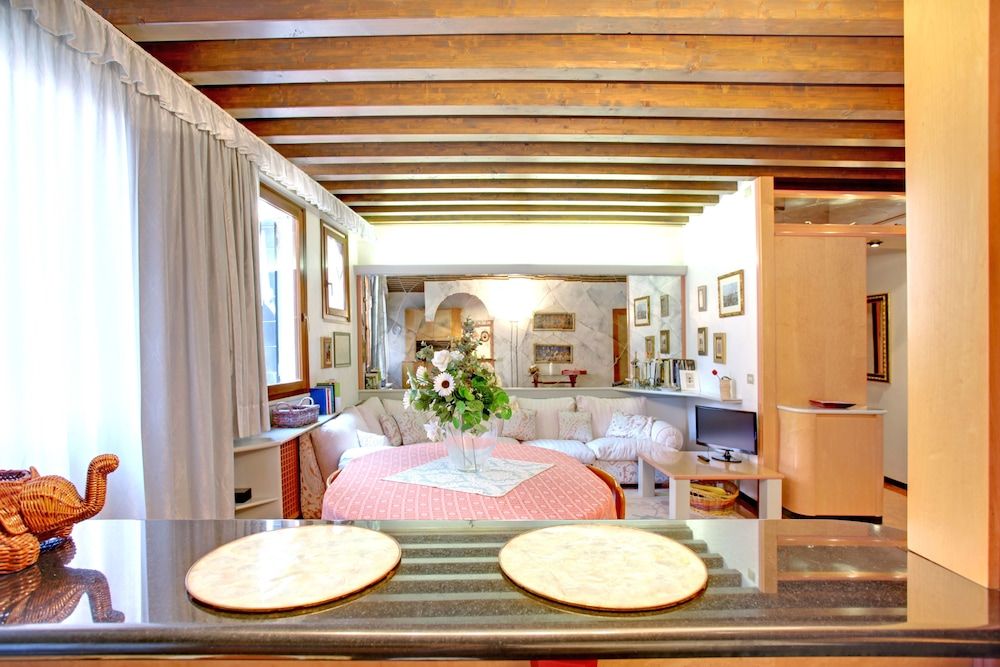 Marzo 22 - WR Apartments Apartment, 2 Bedrooms 10