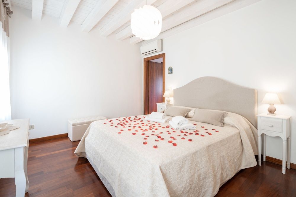 Maison Valentina Romantic Apartment, 2 Bedrooms 4