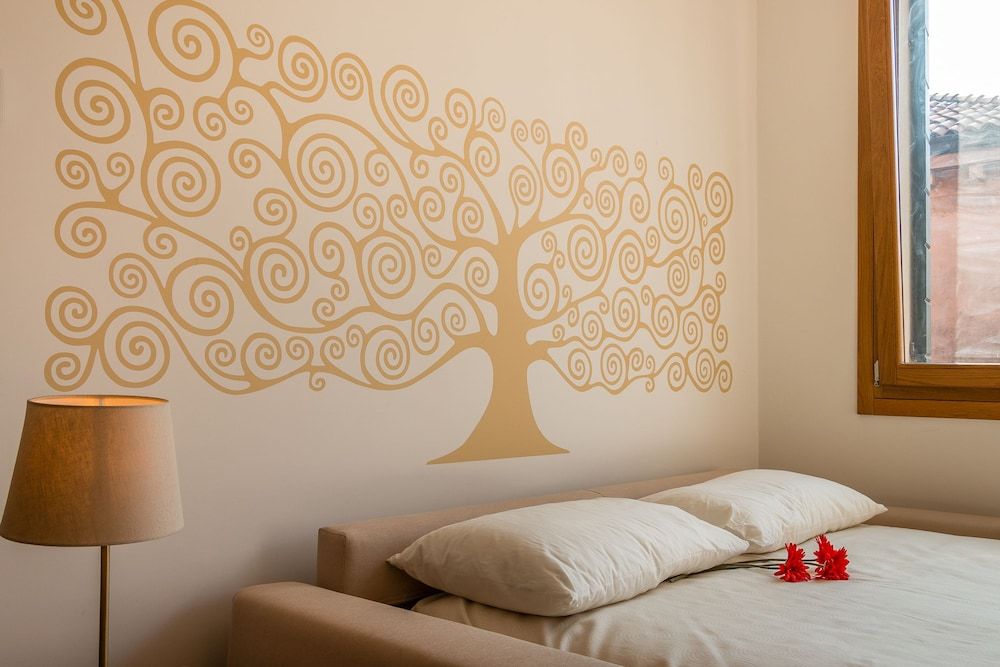 undefined Sunny Canal View in Venice Chic Movida 4