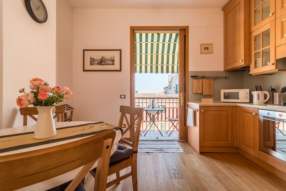 undefined Sunny Canal View in Venice Chic Movida 9