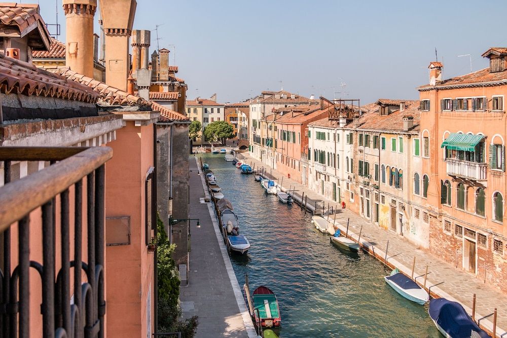 Sunny Canal View in Venice Chic Movida Apartment, 1 Bedroom 24