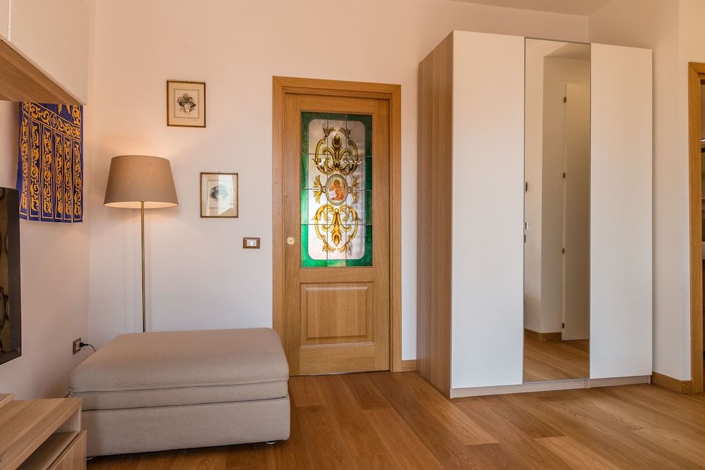 Sunny Canal View in Venice Chic Movida Apartment, 1 Bedroom 20