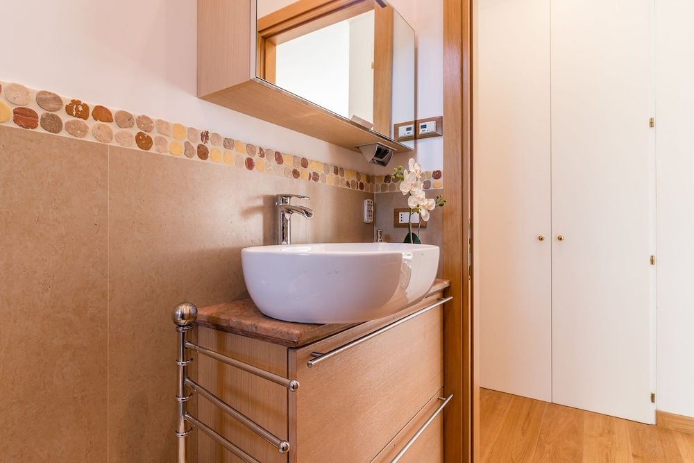 Sunny Canal View in Venice Chic Movida Apartment, 1 Bedroom 28