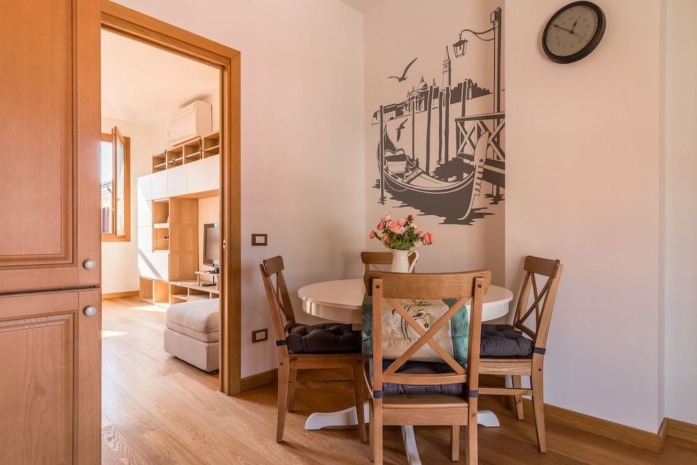 undefined Sunny Canal View in Venice Chic Movida 10