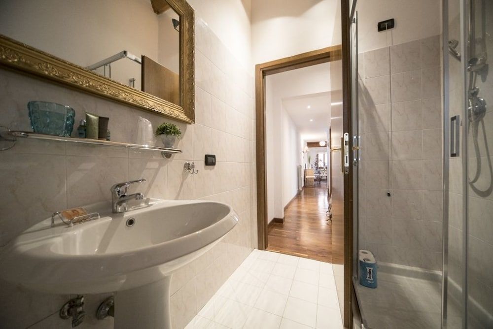 Mansarda Magritte Apartment, 2 Bedrooms 3