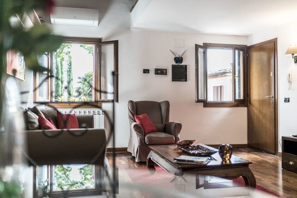 Mansarda Magritte Apartment, 2 Bedrooms 7