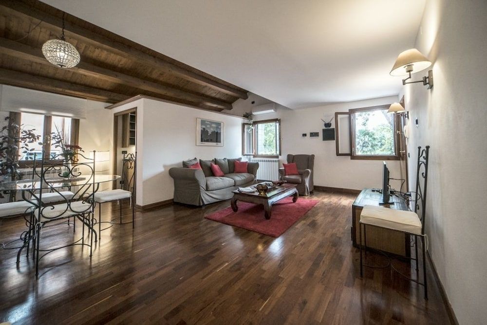 Mansarda Magritte Apartment, 2 Bedrooms 8