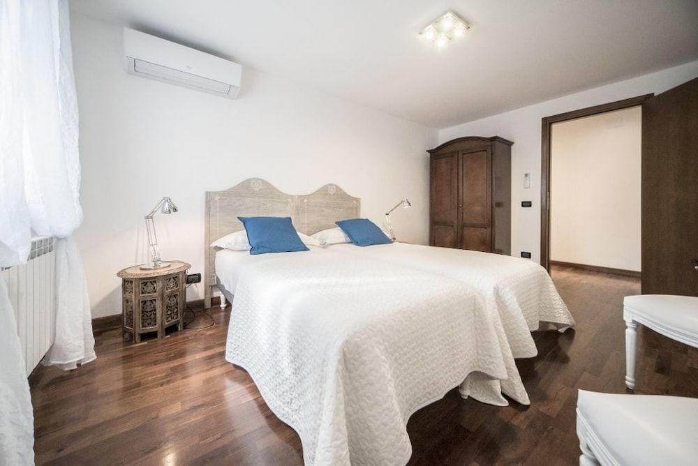 undefined Mansarda Magritte 9