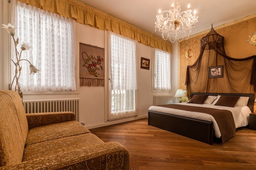 undefined Doge's Pantheon & St. Mark School 4