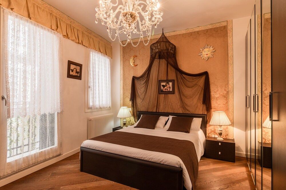 undefined Doge's Pantheon & St. Mark School 8