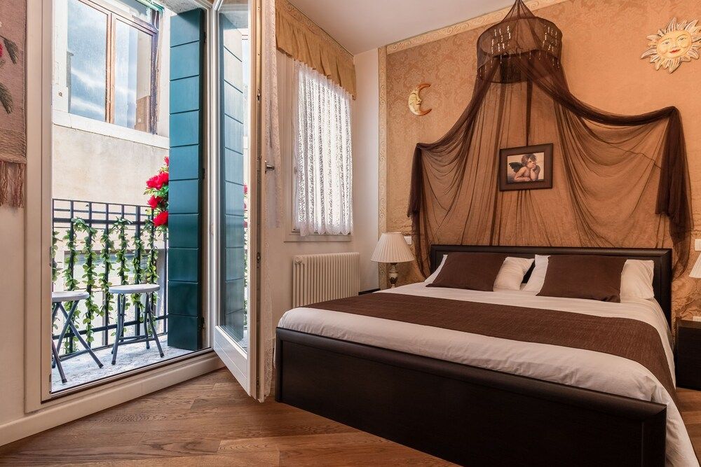 undefined Doge's Pantheon & St. Mark School 9