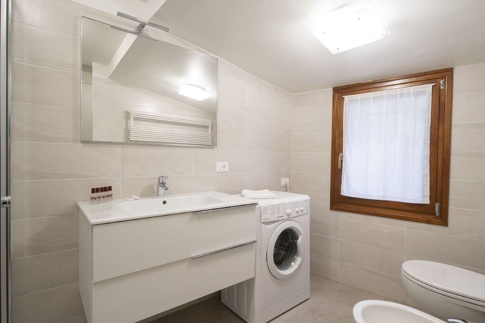 Apartments in San Marco with Canal View Design Apartment, 2 Bedrooms, Canal View (1 - Check-in online) 10