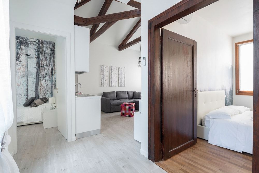 Apartments in San Marco with Canal View Deluxe Apartment, 2 Bedrooms, Canal View (2 - Check-in online) 18