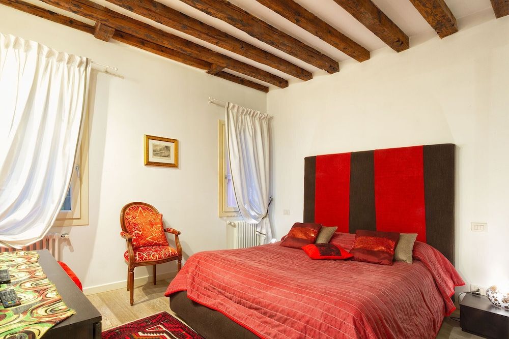 undefined Venice Dream House Figaro