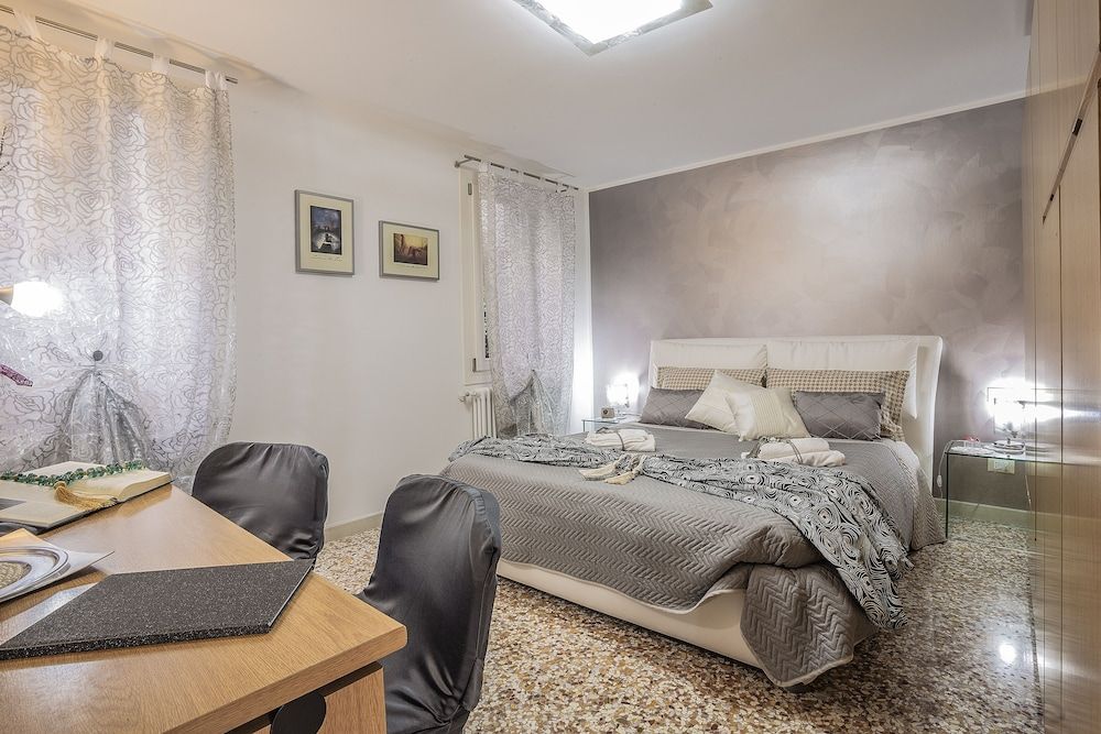 undefined Venice Dream House Tosca