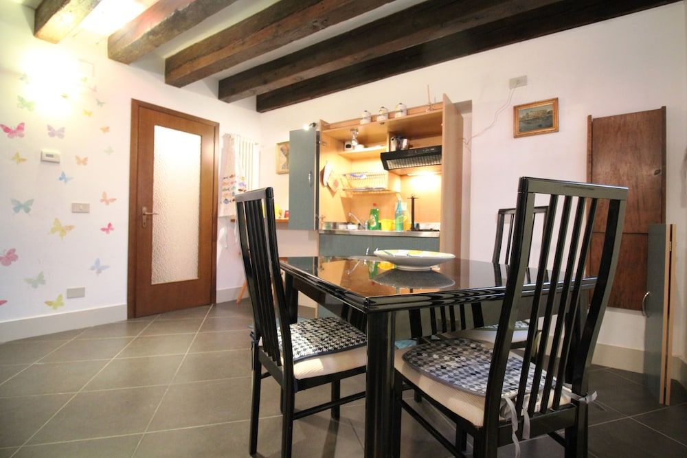 undefined Venezianamente - Casa dei Leoni Canal 5