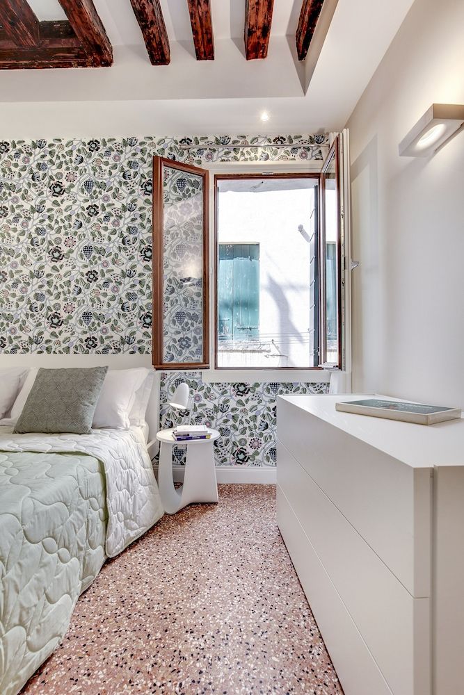 undefined Rugabella Rialto