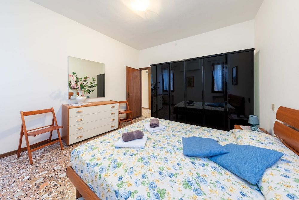 undefined Lovely Canal View 9