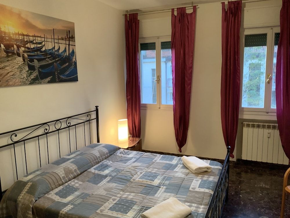 Venice Sweet Home Comfort Double Room, Shared Bathroom 2