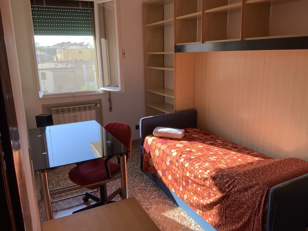 Venice Sweet Home Single Room, Shared Bathroom 2