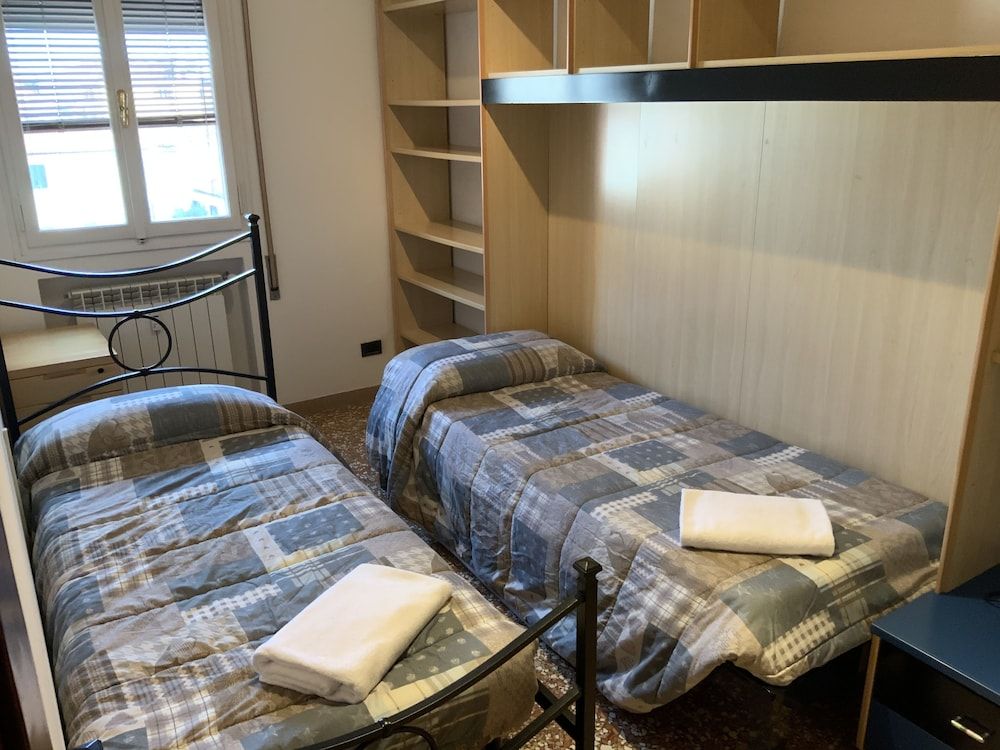 Venice Sweet Home Single Room, Shared Bathroom 5