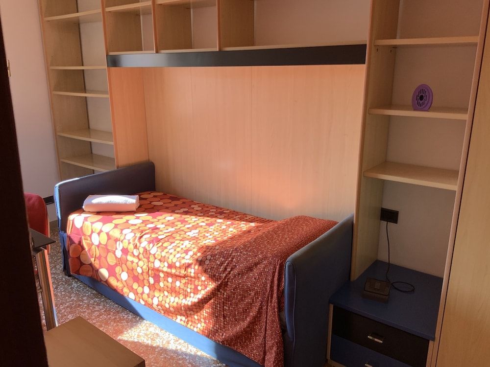 Venice Sweet Home Single Room, Shared Bathroom 3