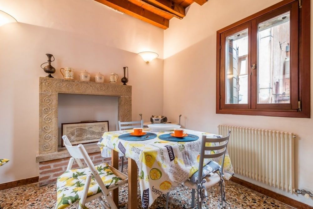 undefined LionHost Ruga Giuffa 4834 8