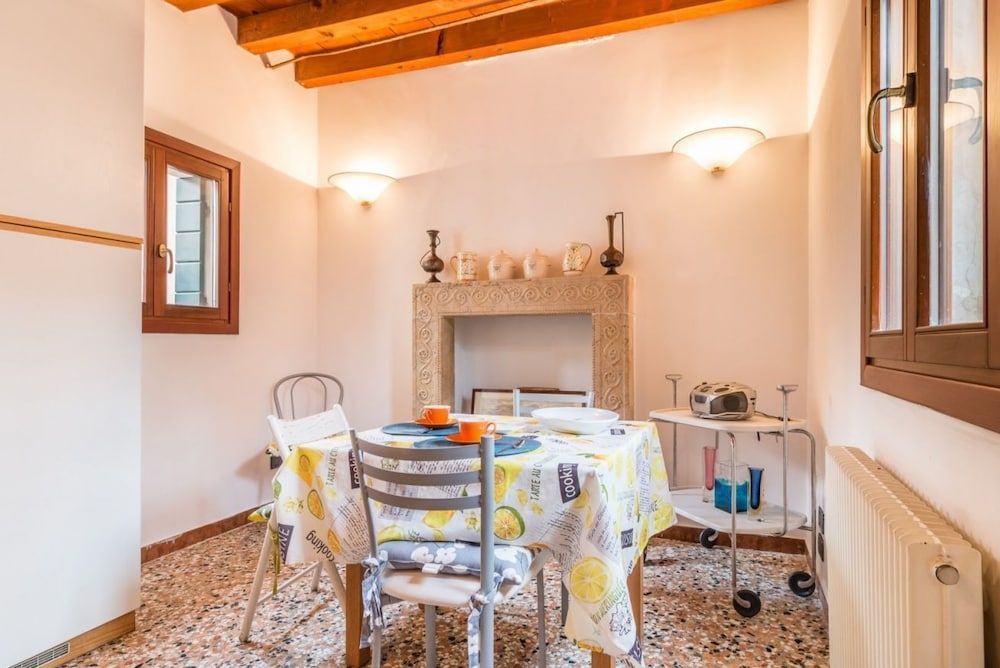 undefined LionHost Ruga Giuffa 4834 9