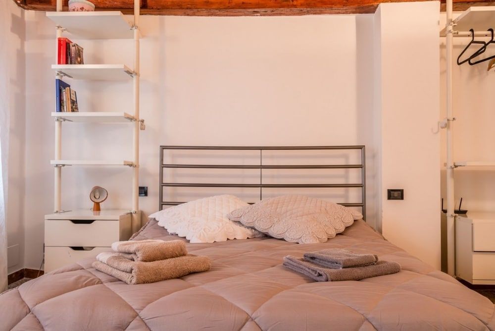 undefined LionHost Ruga Giuffa 4834 4