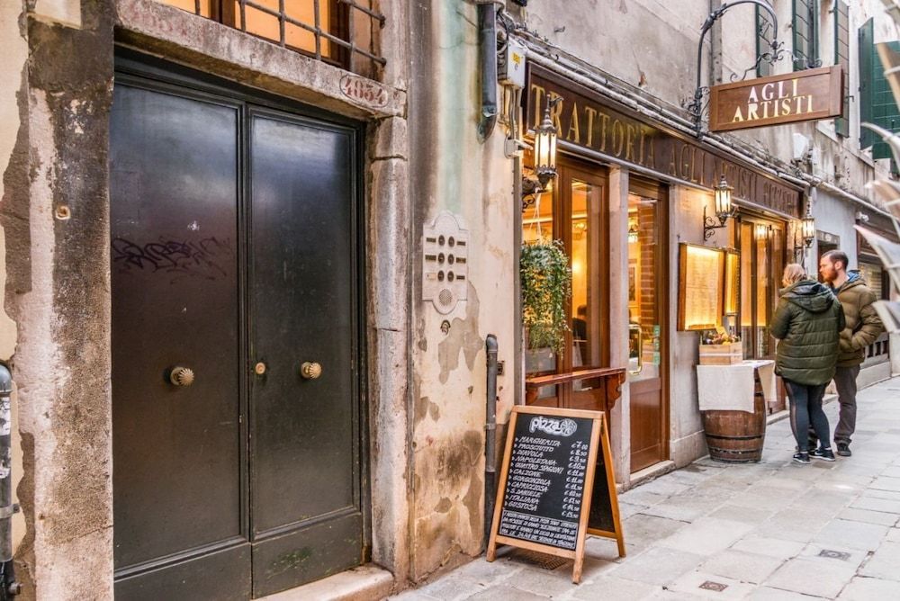 undefined LionHost Ruga Giuffa 4834 2