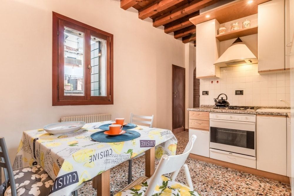 undefined LionHost Ruga Giuffa 4834 10