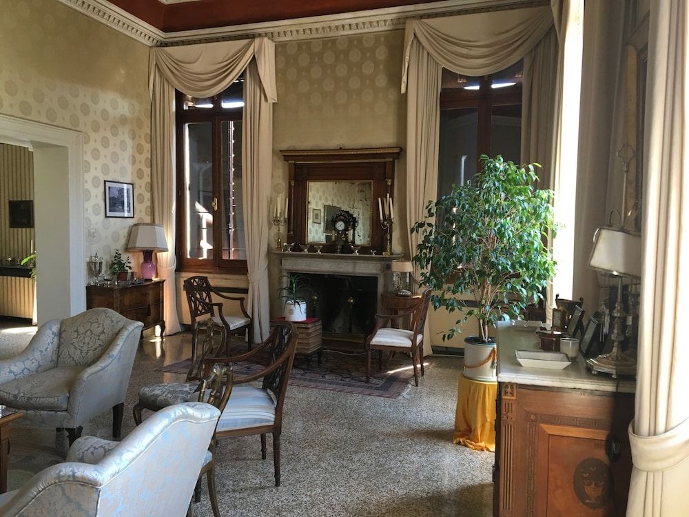 undefined Luxurious Palazzo in Venice in the Rialto Area With Housekeepercook 3