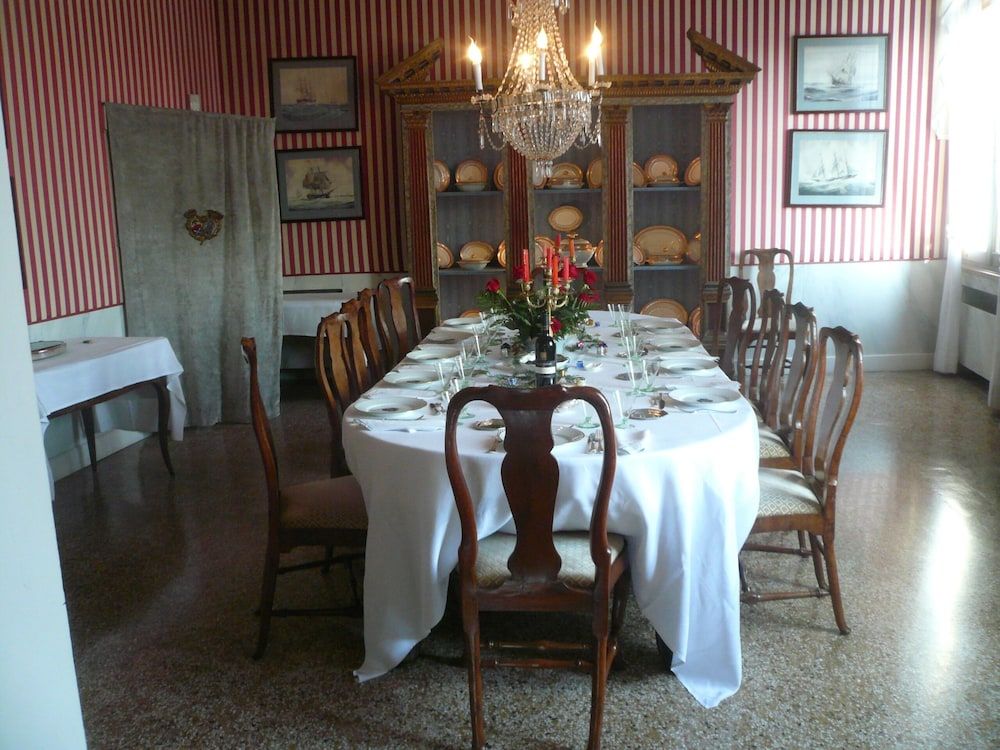 undefined Luxurious Palazzo in Venice in the Rialto Area With Housekeepercook 8