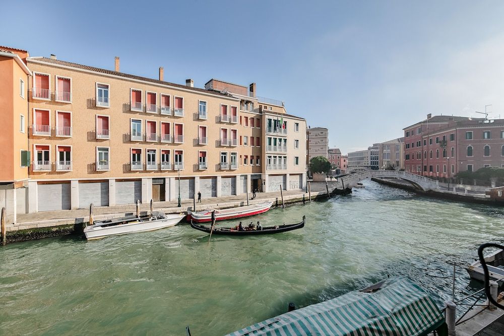 Santa Croce Wonderful Venice Apartment, 2 Bedrooms 22