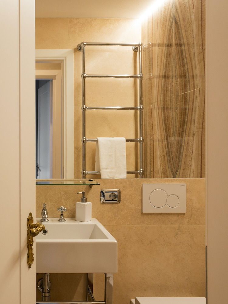 Cà Bellavista Deluxe Apartment, 1 Bedroom, Canal View 22