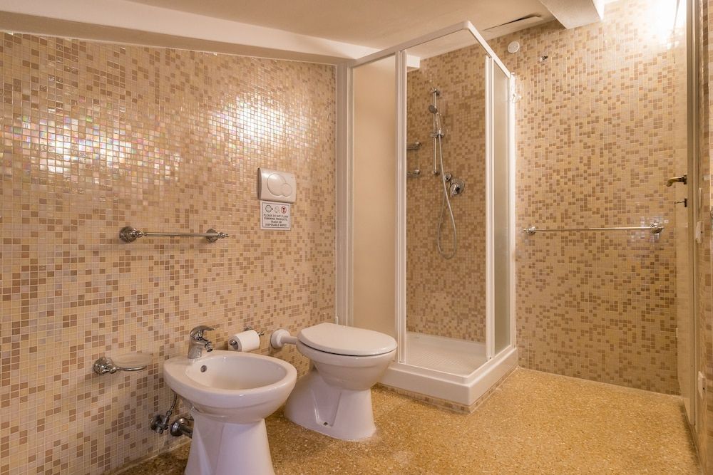 Red House close to Accademia Bridge Grand Apartment 20