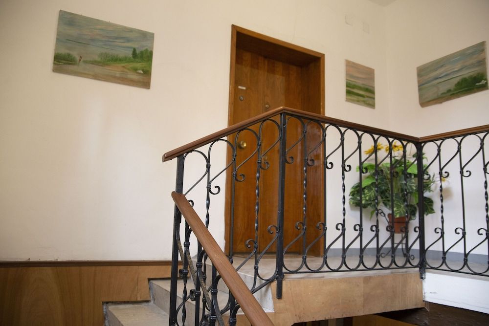 Handrails in stairways