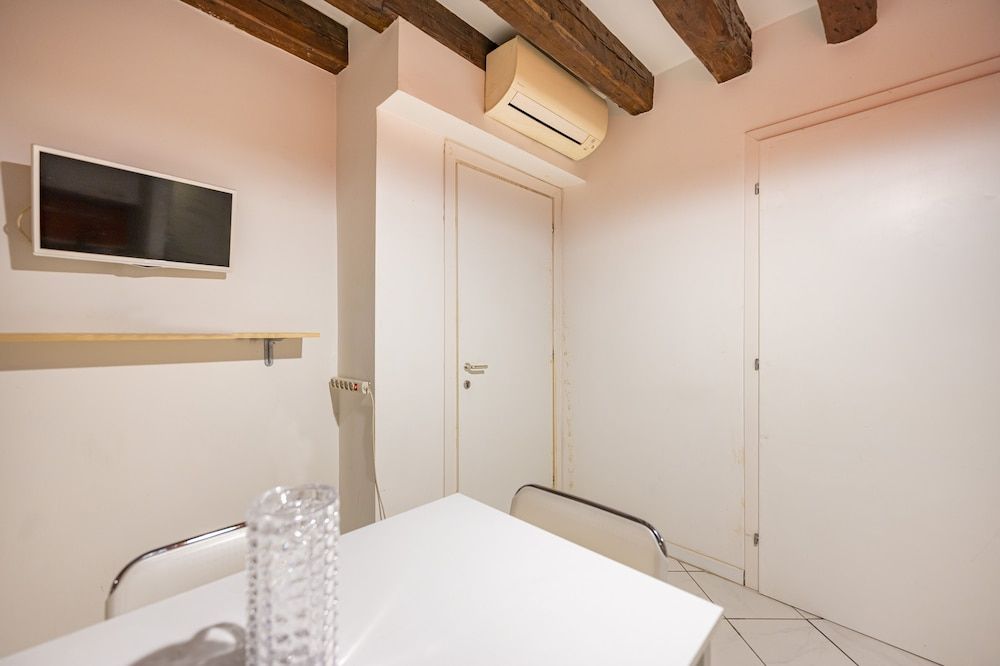 Rialto Suite Deluxe Apartment 8