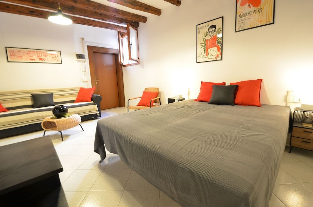 undefined Carlo's Studio 8