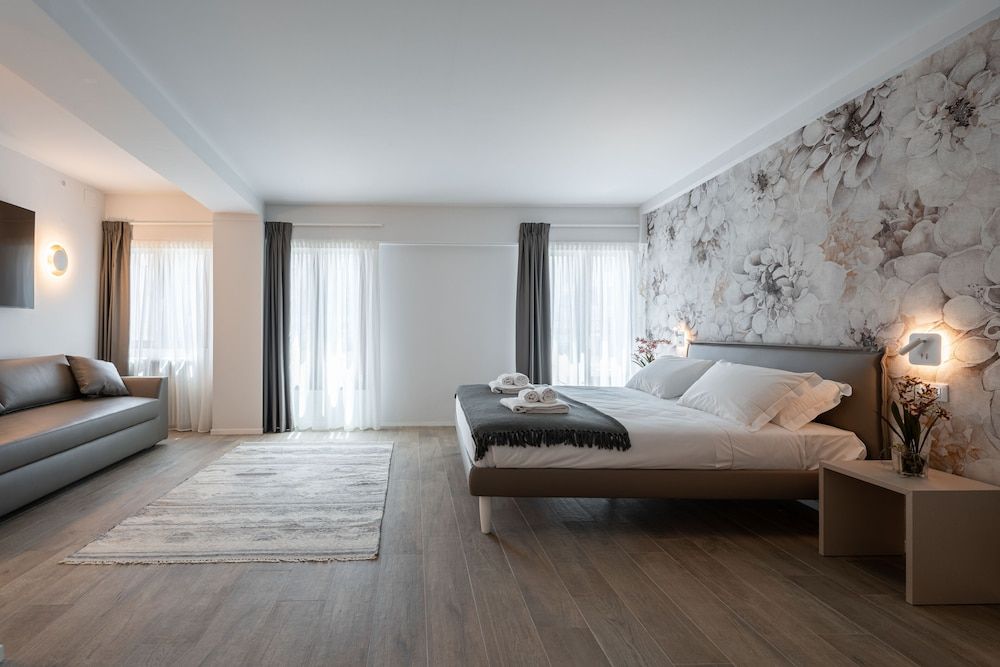 undefined Palace Canal View 4