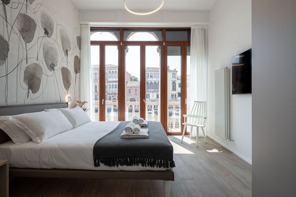 undefined Palace Canal View 9