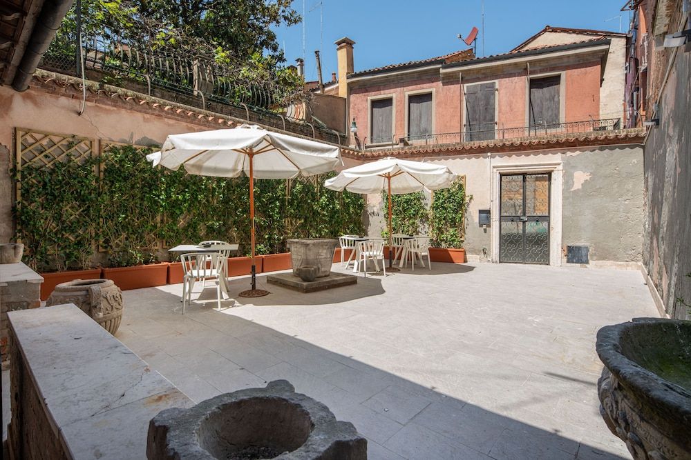 Palace Canal View Junior Suite, Canal View 16